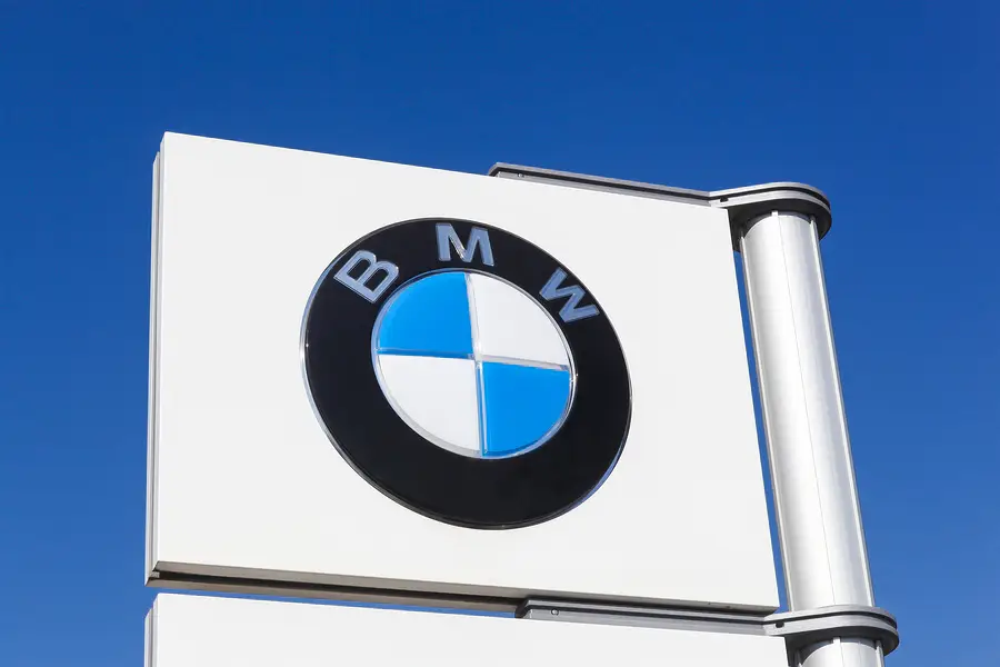 A BMW pole sign