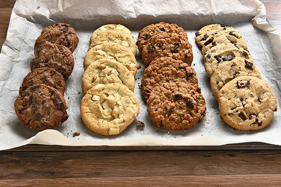 A tray of freshly baked cookies